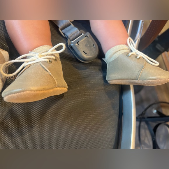 Softsole Oxfords (SOLD 9/7/24 no longer available) - Picture 6 of 6